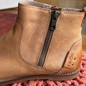 Taos leather booties women size 8.5